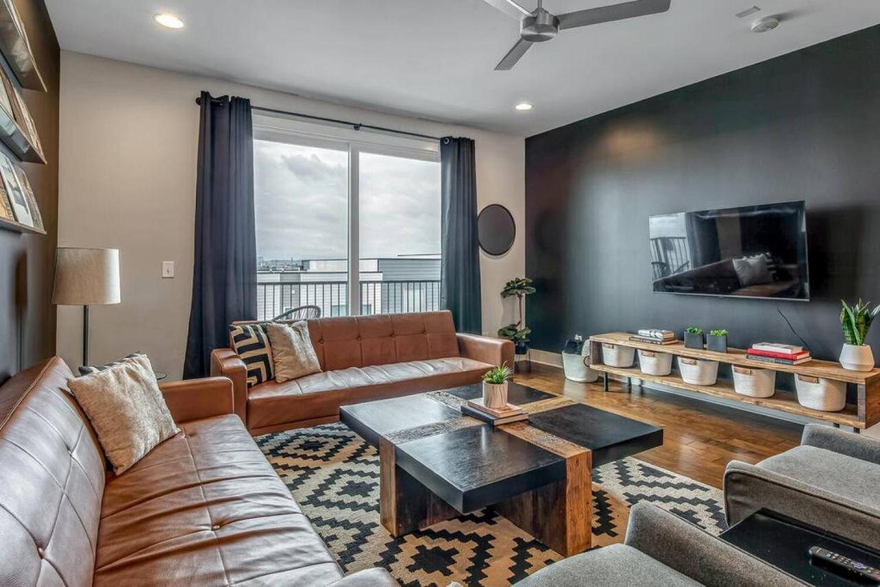 Big New And Modern With Skyline View Mural And Ping Pong Nashville Eksteriør billede