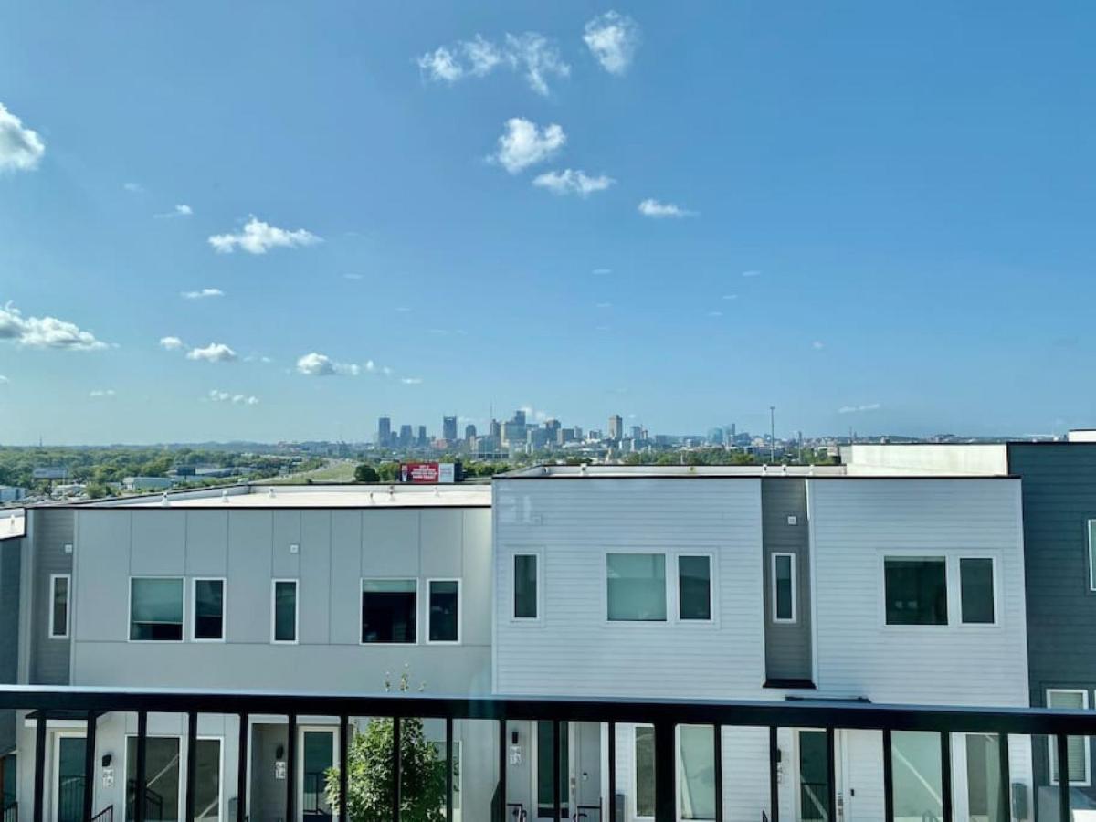 Big New And Modern With Skyline View Mural And Ping Pong Nashville Eksteriør billede