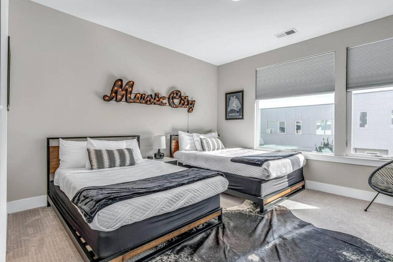 Big New And Modern With Skyline View Mural And Ping Pong Nashville Eksteriør billede