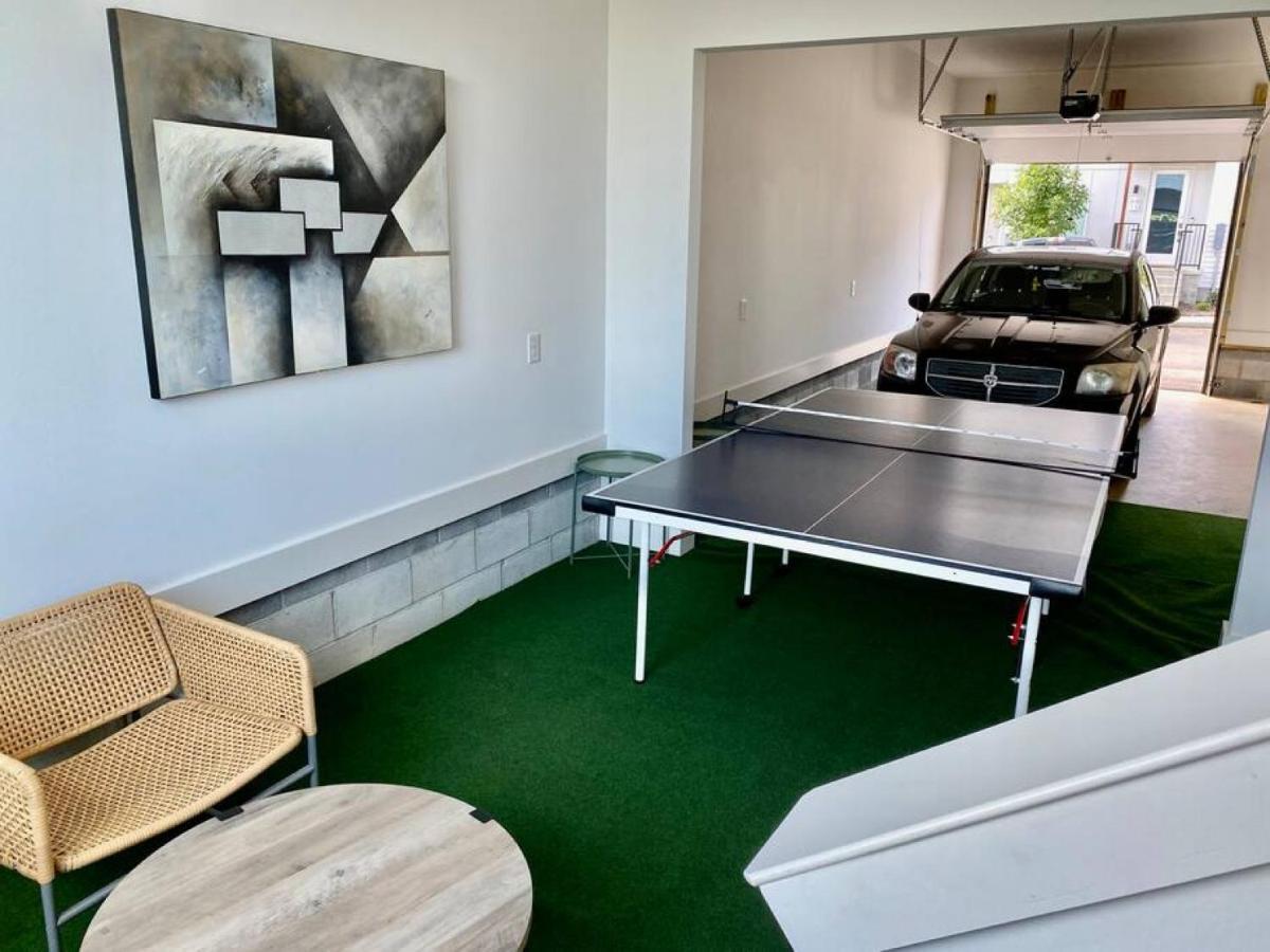 Big New And Modern With Skyline View Mural And Ping Pong Nashville Eksteriør billede