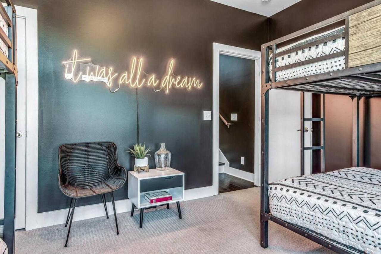 Big New And Modern With Skyline View Mural And Ping Pong Nashville Eksteriør billede
