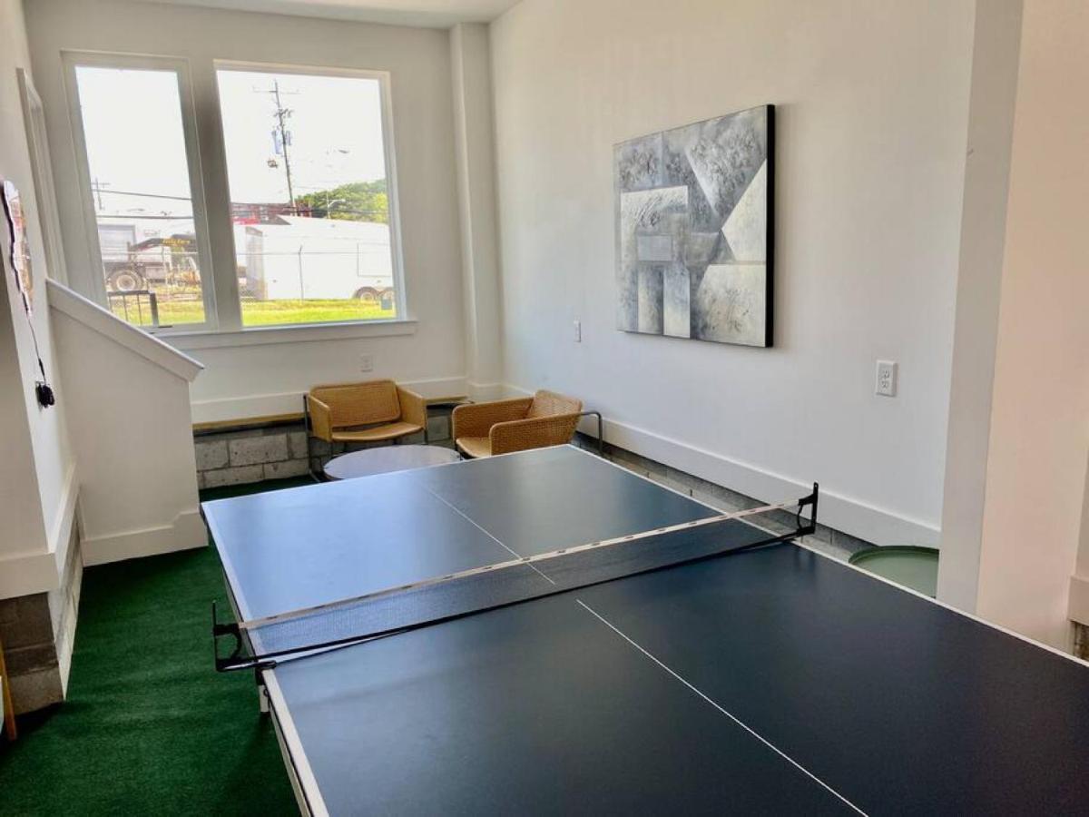Big New And Modern With Skyline View Mural And Ping Pong Nashville Eksteriør billede