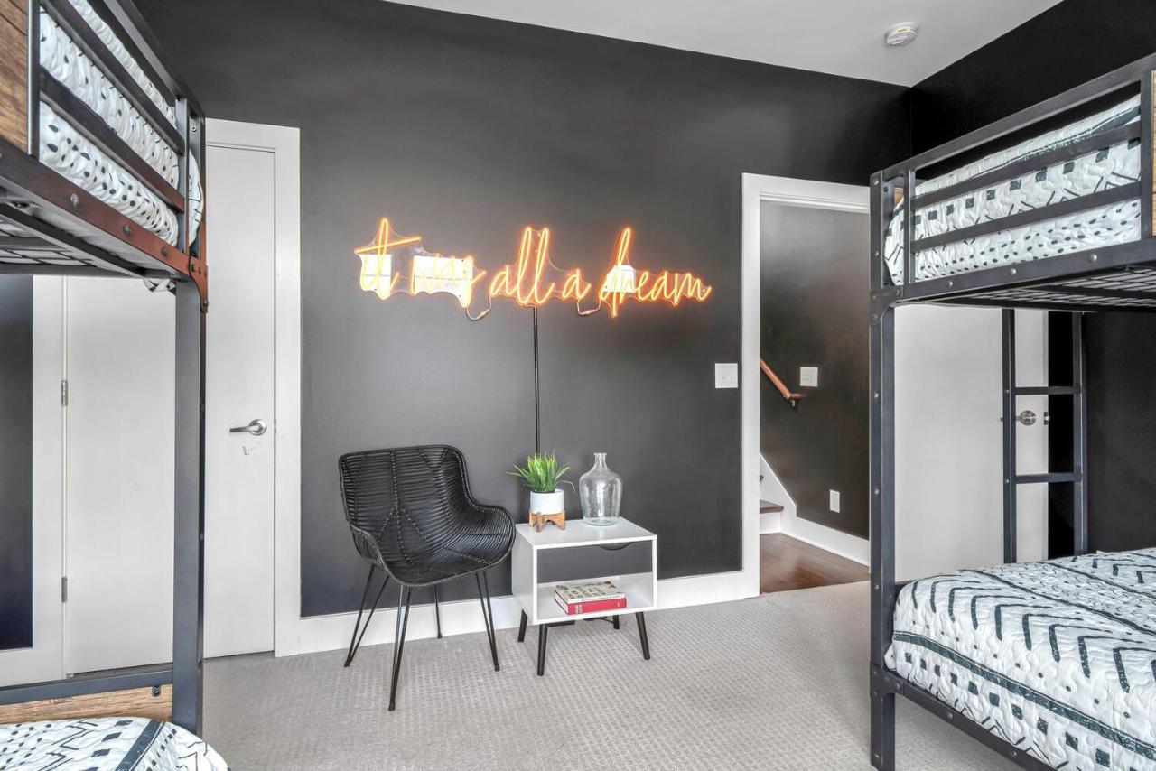 Big New And Modern With Skyline View Mural And Ping Pong Nashville Eksteriør billede